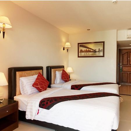 Pattaya Blue Sky Hotel Bagian luar foto