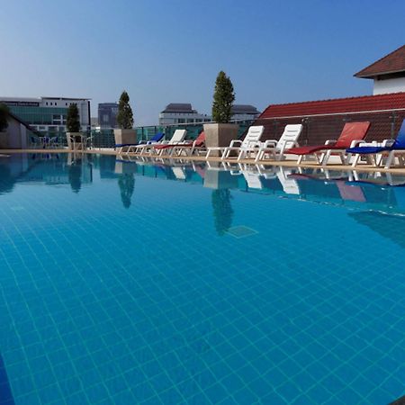 Pattaya Blue Sky Hotel Bagian luar foto