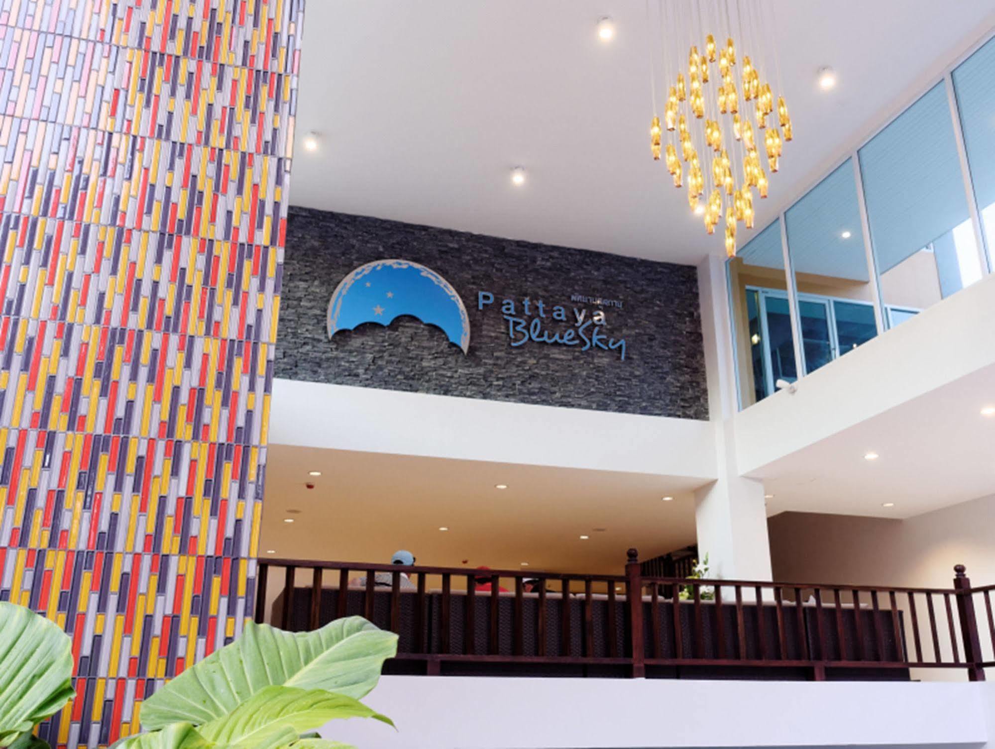 Pattaya Blue Sky Hotel Bagian luar foto
