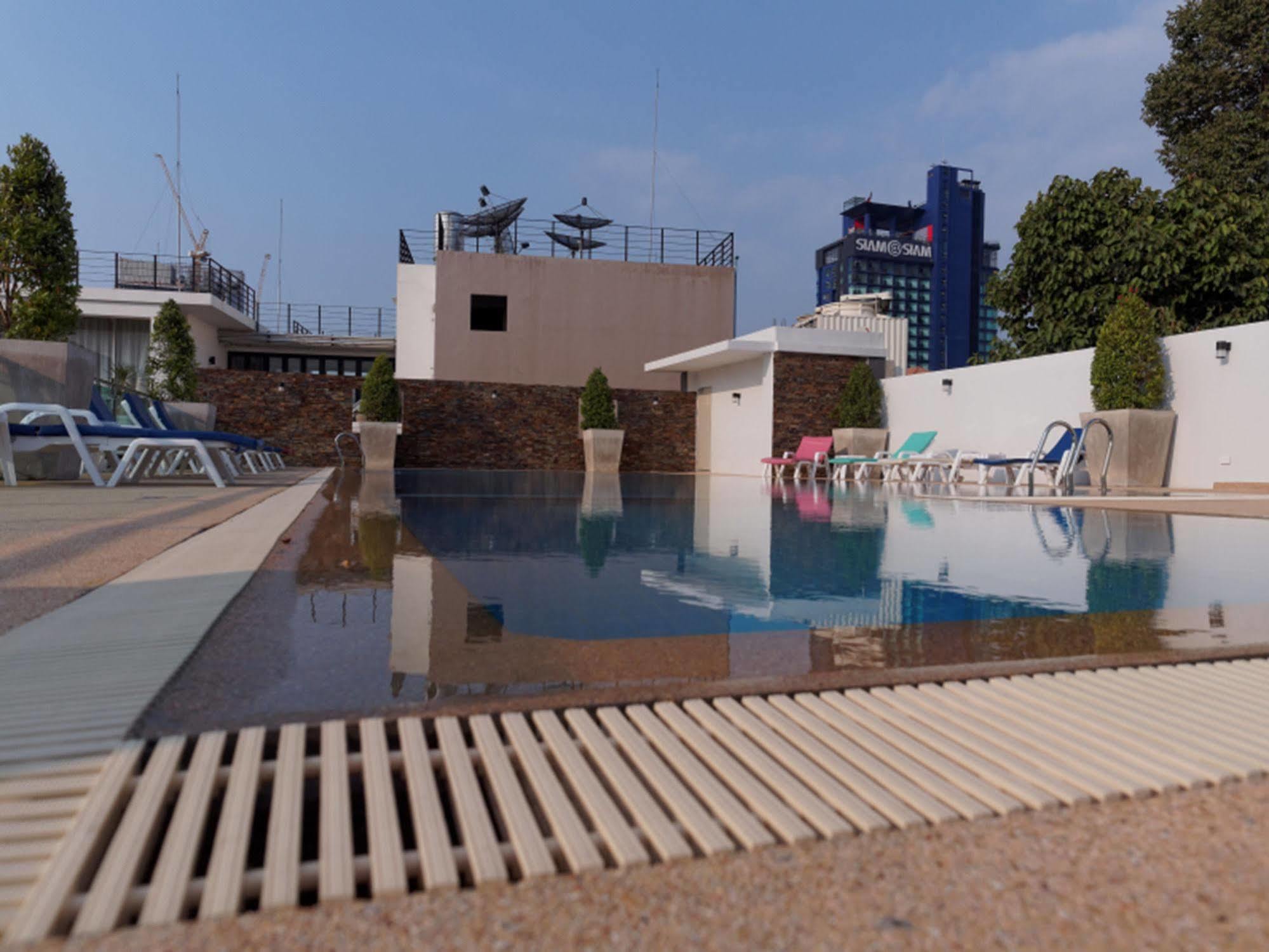 Pattaya Blue Sky Hotel Bagian luar foto