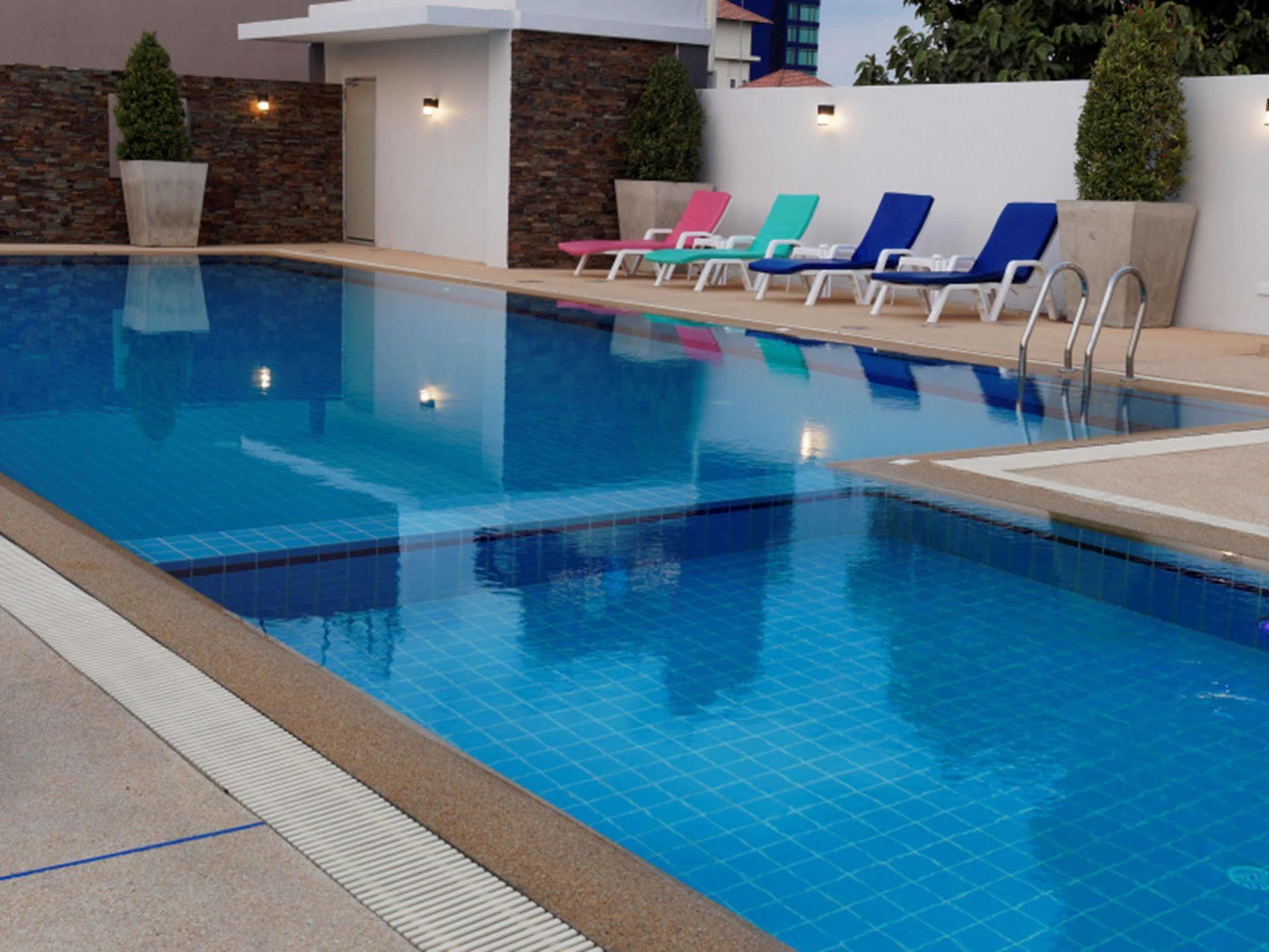 Pattaya Blue Sky Hotel Bagian luar foto