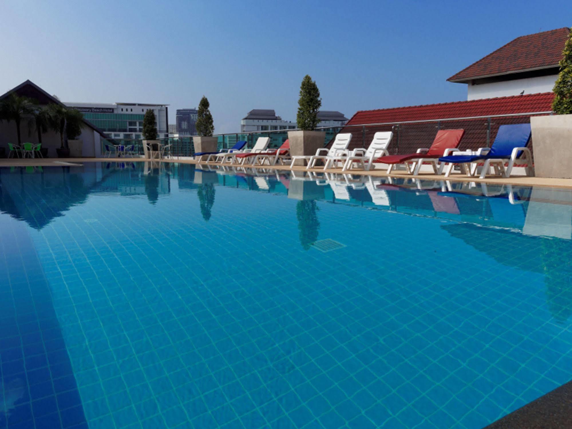 Pattaya Blue Sky Hotel Bagian luar foto